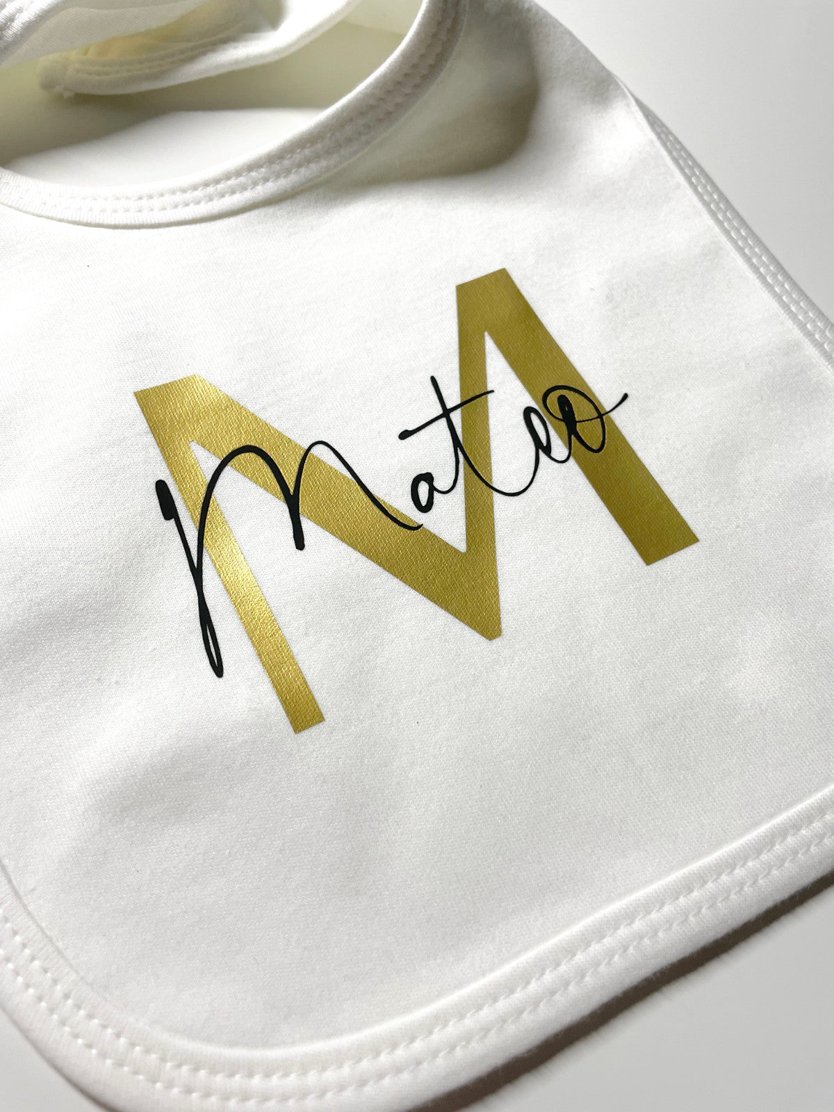 Baby Lätzchen "Initial mit Name"