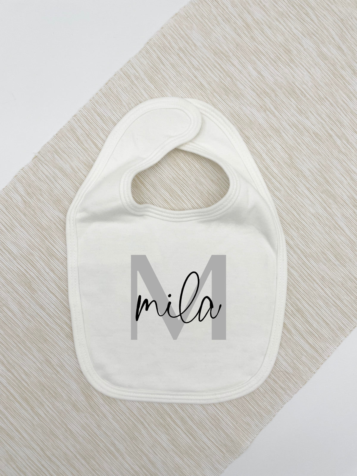 Baby Lätzchen "Initial mit Name"