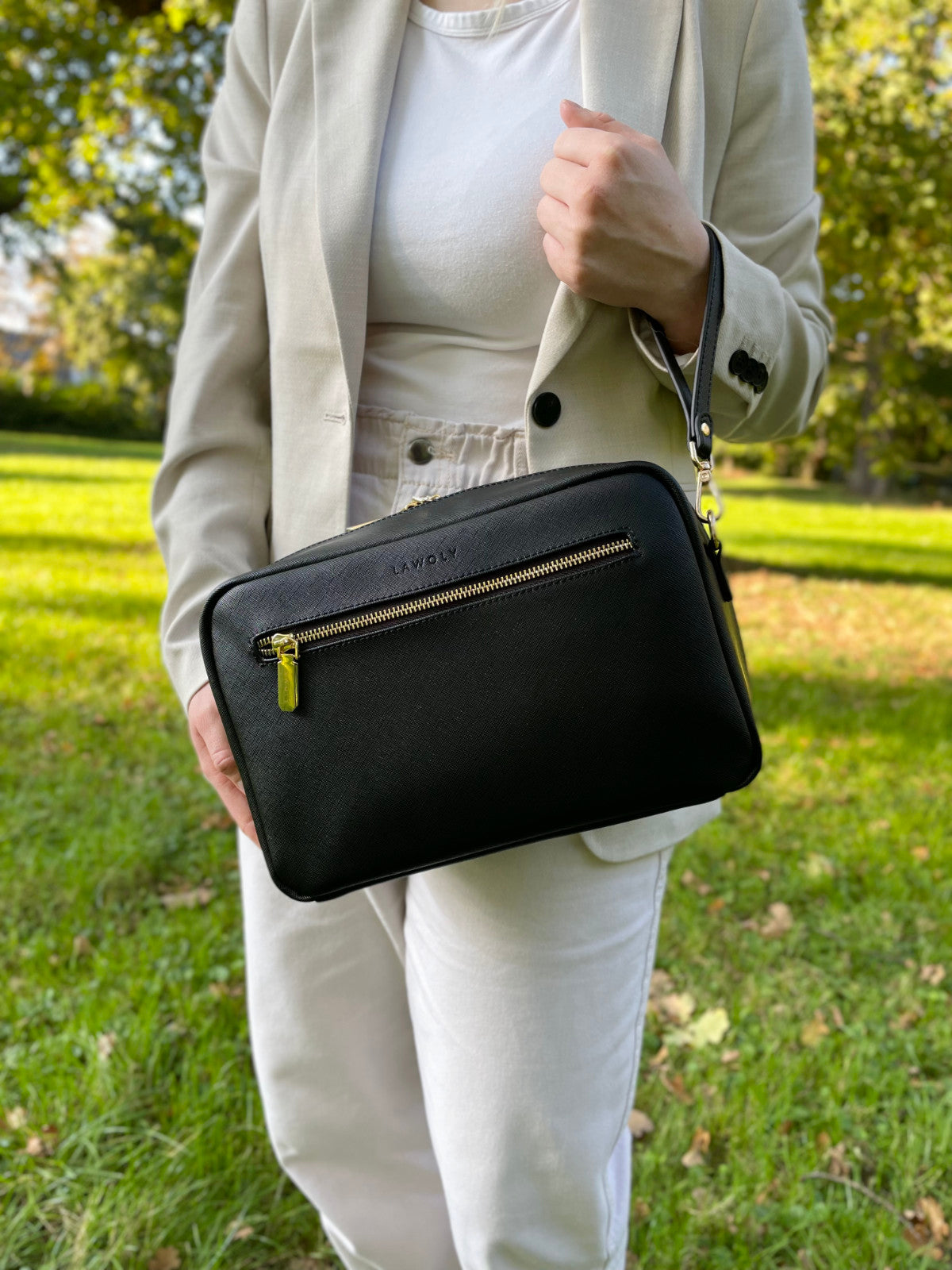 Vegane Wickeltasche Schwarz mit Handschlaufe